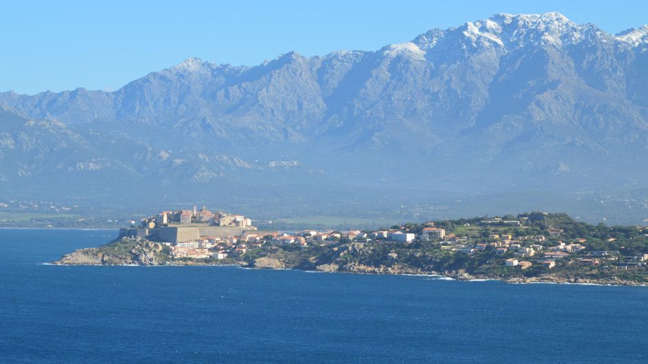 Calvi: guía completa de la ciudadela genovesa en la costa corsa