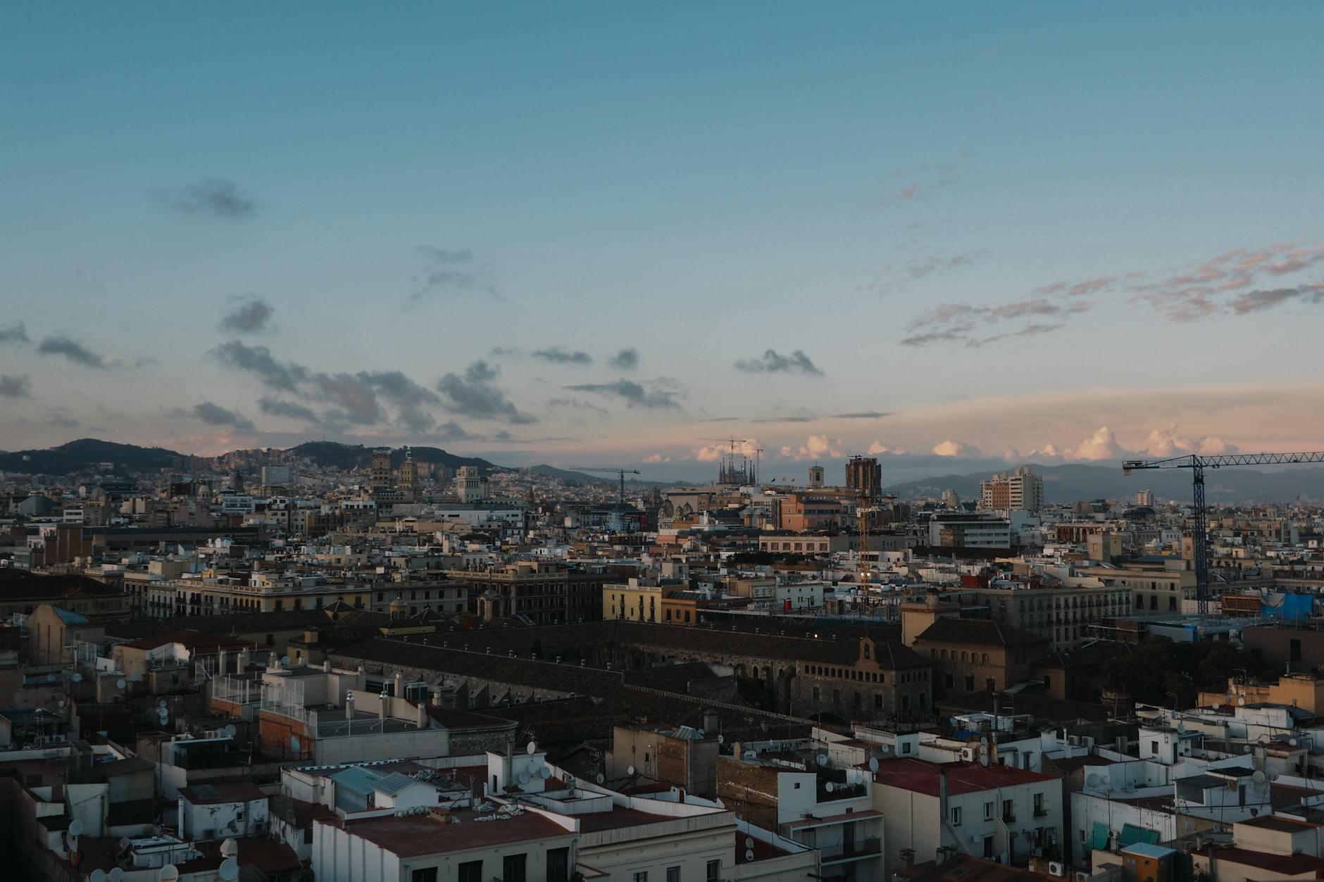 Barcelona y su skyline mediterráneo