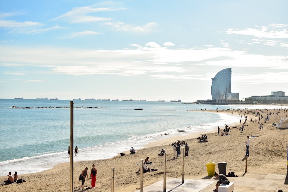 Playa de la Barceloneta en Barcelona con vistas al mar Mediterráneo