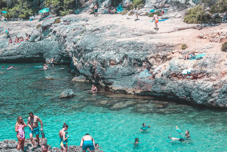 Viajar al Mediterráneo en familia: guía de destinos, playas y actividades para niños