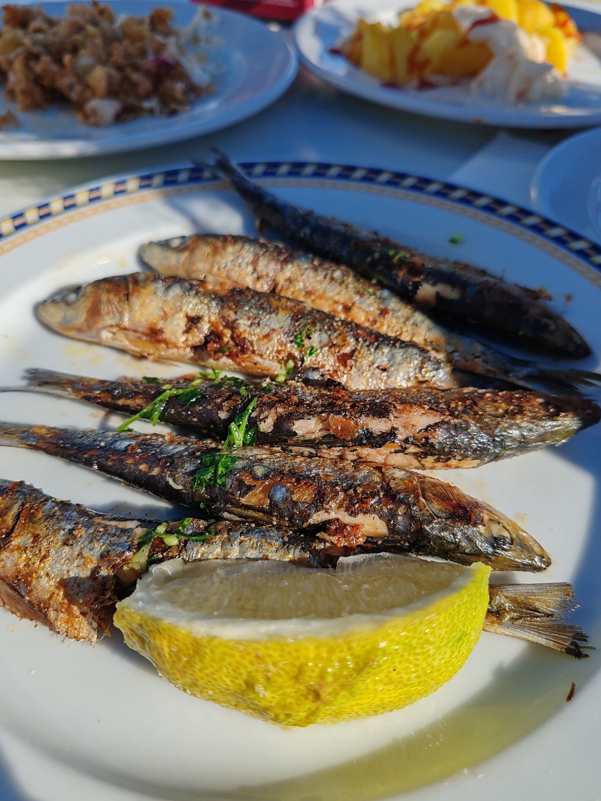 Cocina mediterránea con ingredientes frescos